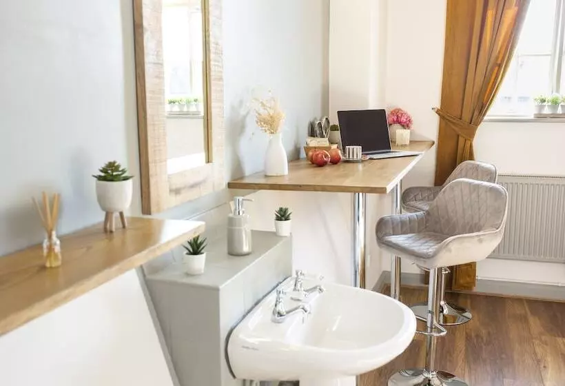 Pensió Cades Accommodation