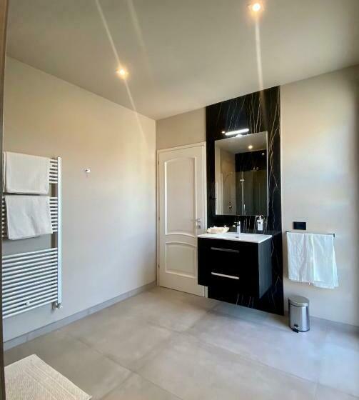 פנסיון Villa Elena