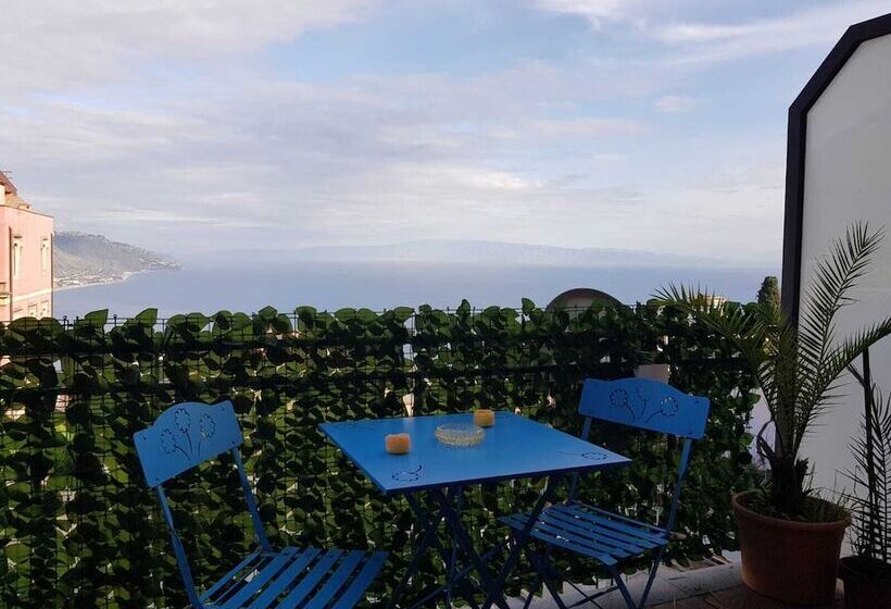 הוסטל Private Room Stanza Privata With Private Bathroom   Shared Kitchen And Beautiful Terrace On Taormina