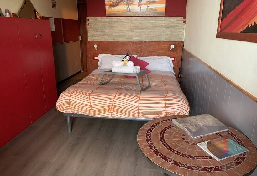 הוסטל Private Room Stanza Privata With Private Bathroom   Shared Kitchen And Beautiful Terrace On Taormina