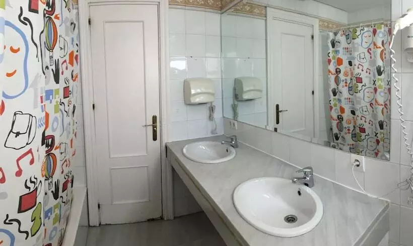 הוסטל Hostal Baobab