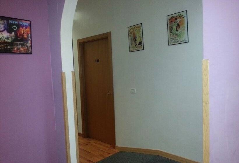 مبيت وإفطار Central Station Inn   Hostel