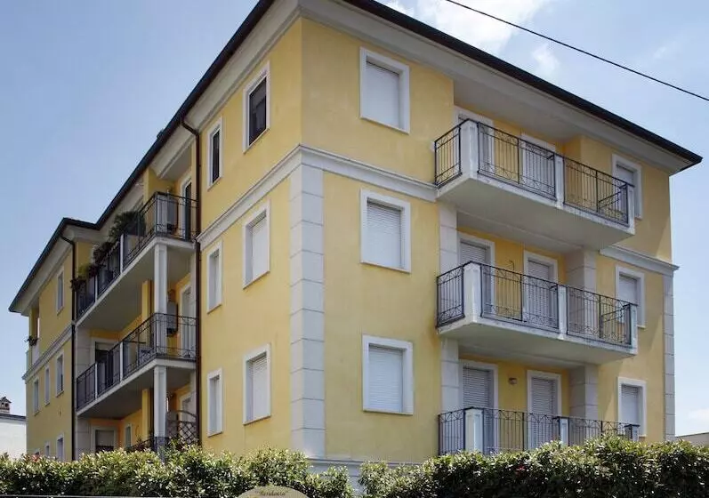 تختخواب و صبحانه Residenza Il Fiore