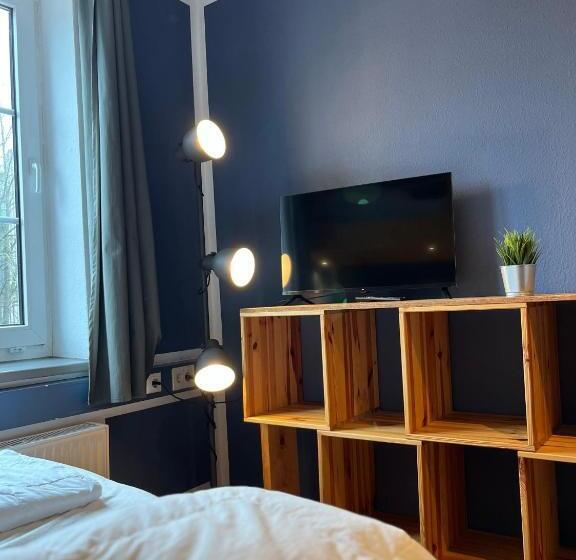 Blue Doors Hostel Ktv