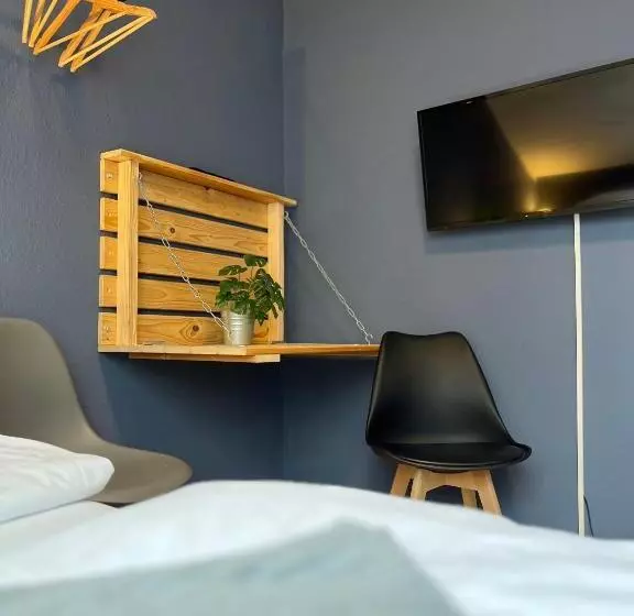 Blue Doors Hostel Ktv