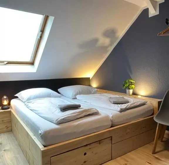 Blue Doors Hostel Ktv