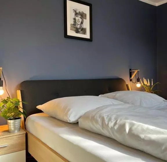 Blue Doors Hostel Ktv