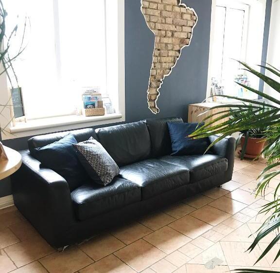 Blue Doors Hostel Ktv