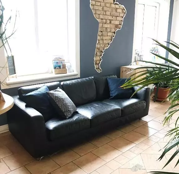 Blue Doors Hostel Ktv