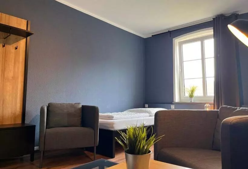 Blue Doors Hostel Ktv