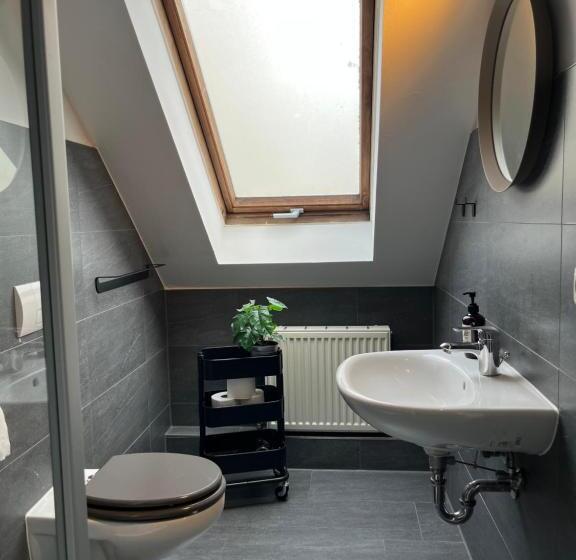 Blue Doors Hostel Ktv