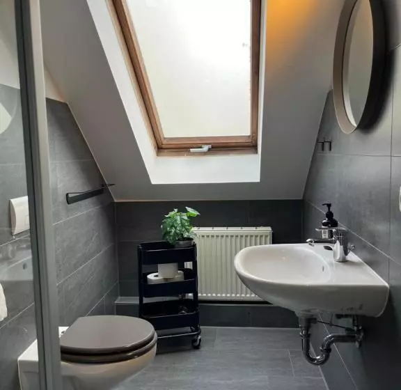 Blue Doors Hostel Ktv