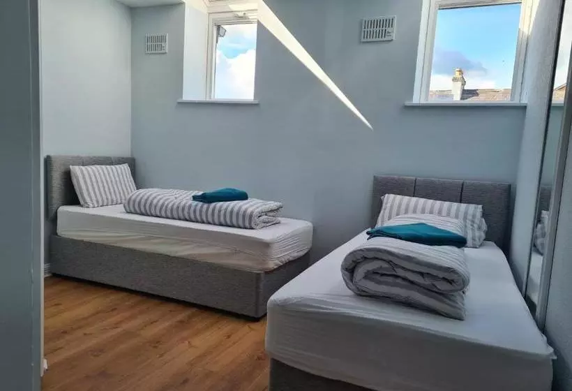 هتل Harbour House Budget Accommodation