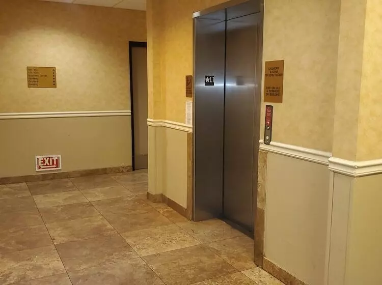 Hotel Spark By Hilton Phoenix East Mesa