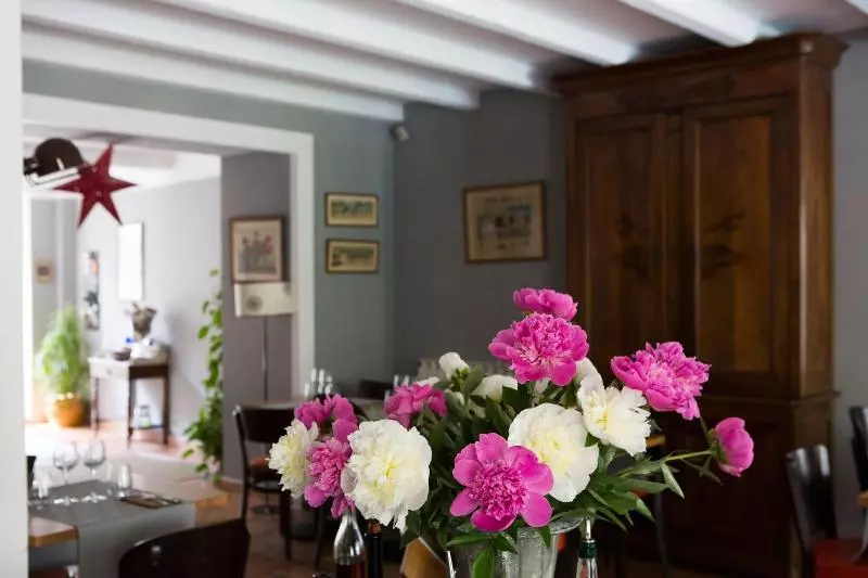 هتل Les Jardins De La Livrée