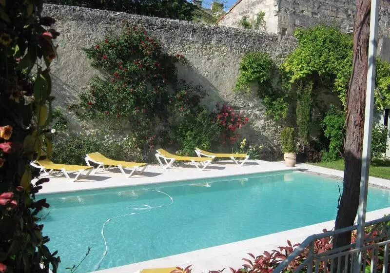 هتل Les Jardins De La Livrée