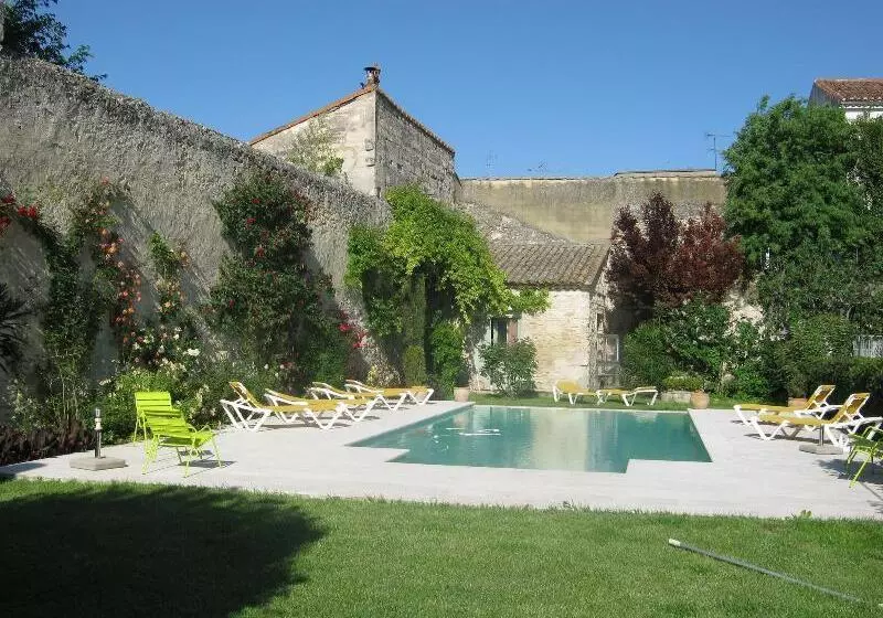 هتل Les Jardins De La Livrée