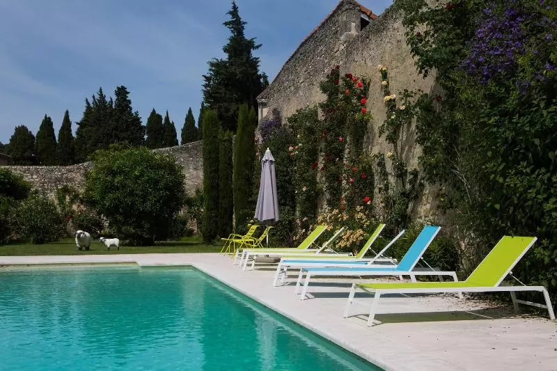 هتل Les Jardins De La Livrée