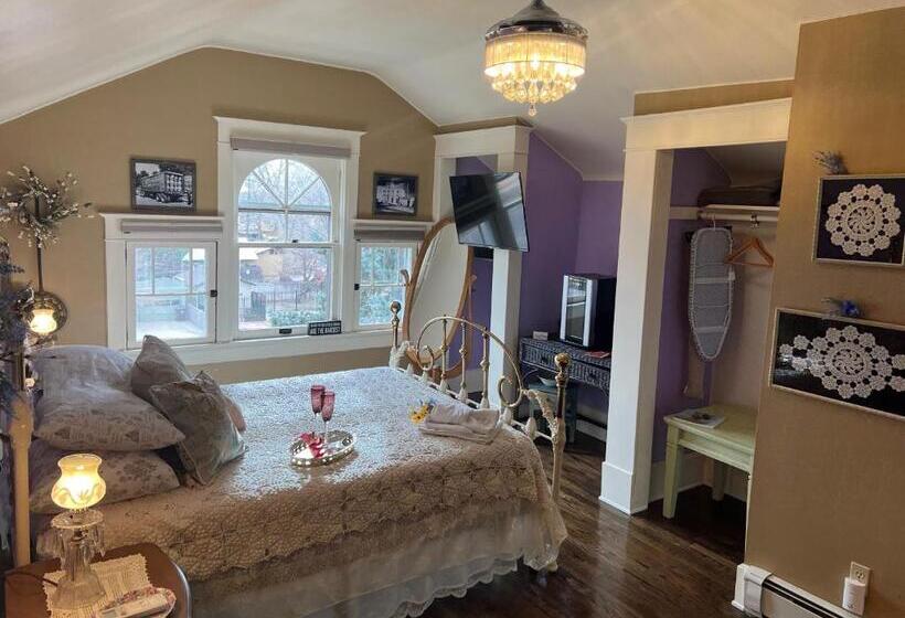 تختخواب و صبحانه The Abriendo Inn