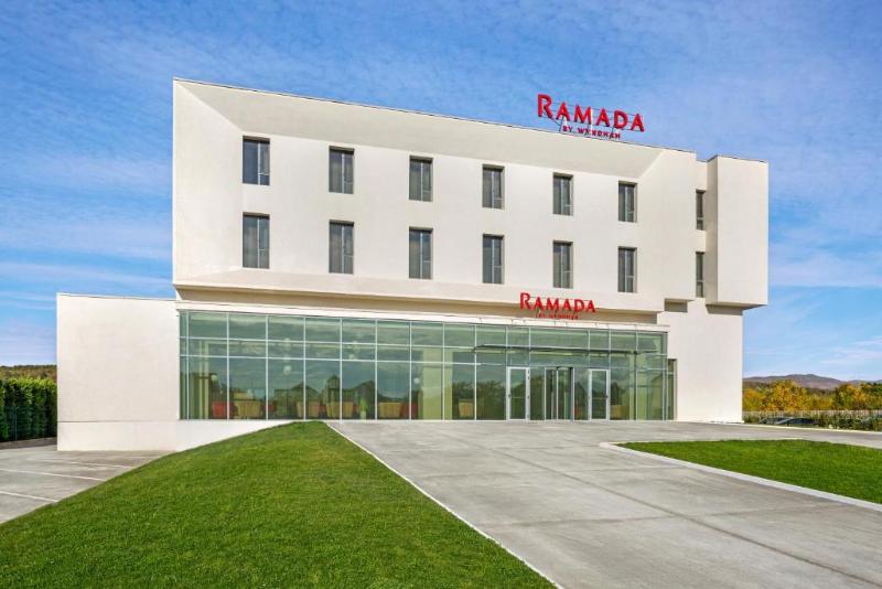 Hotel Ramada By Wyndham Targu Jiu