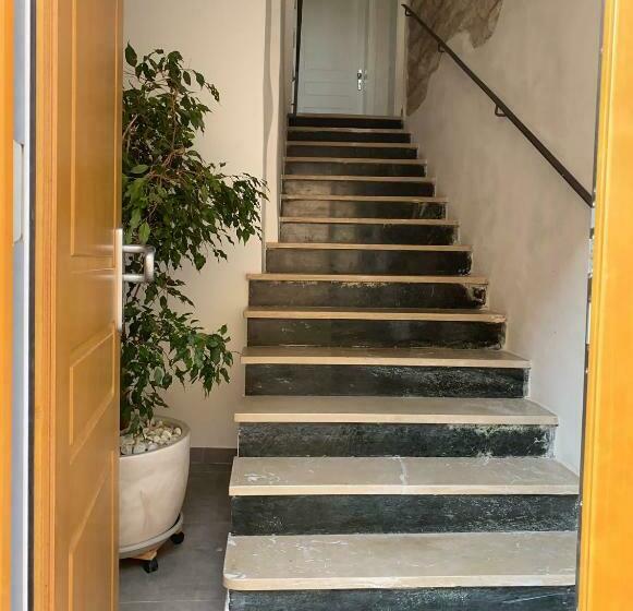 膳宿费 Castle Rhythm Inn