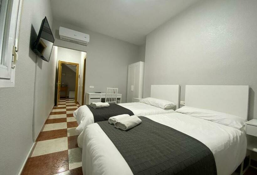 بنسيون Fonda Chiquito