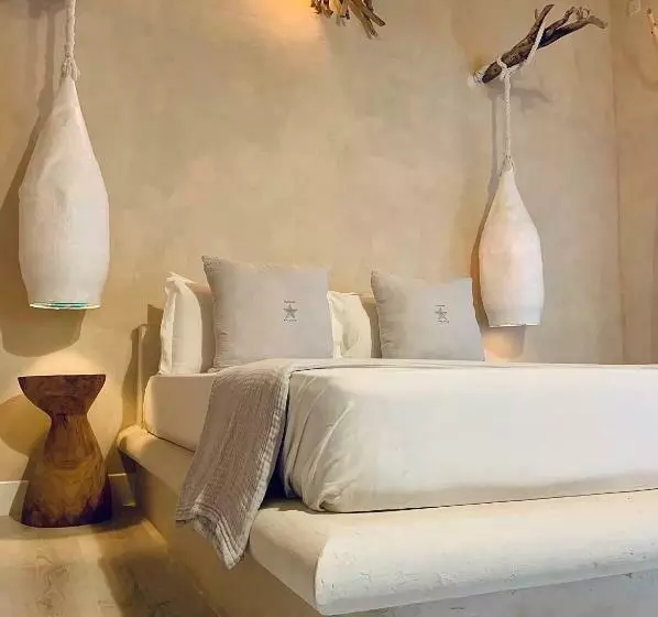 هتل Thari Fushi Luxury Maldives  All Excursions Included