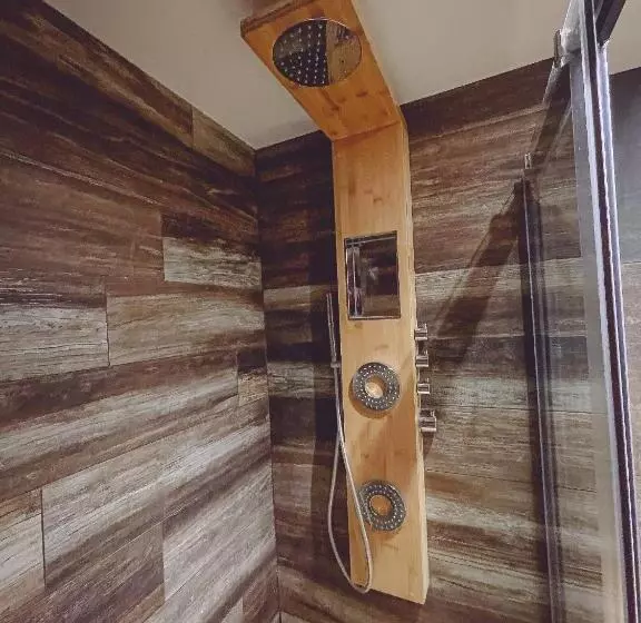 پانسیون Van Gogh Gare By Carl Emilie