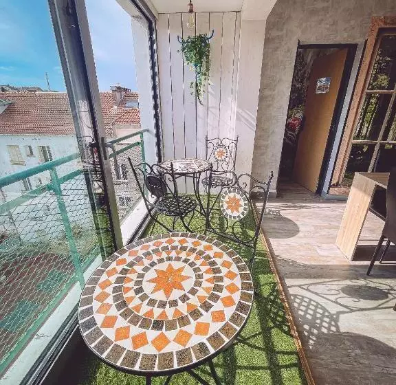 پانسیون Van Gogh Gare By Carl Emilie