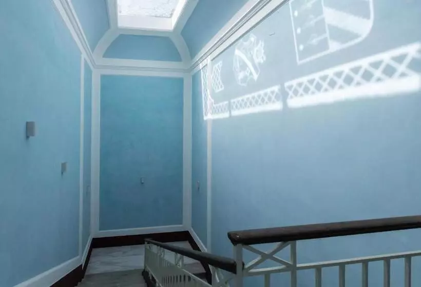 ベッドアンドブレックファースト Lux Aurea