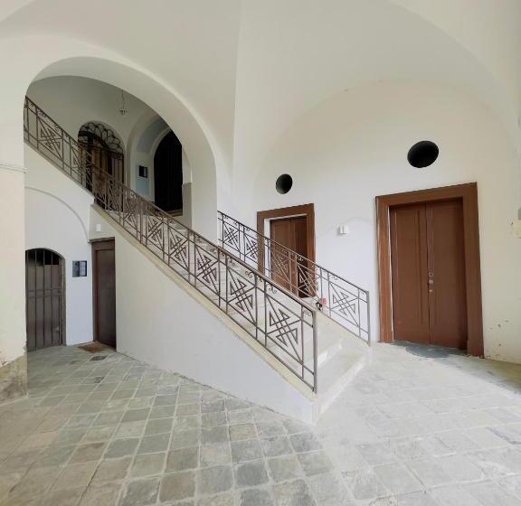 ベッドアンドブレックファースト Lux Aurea