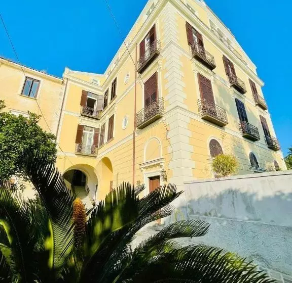 ベッドアンドブレックファースト Lux Aurea