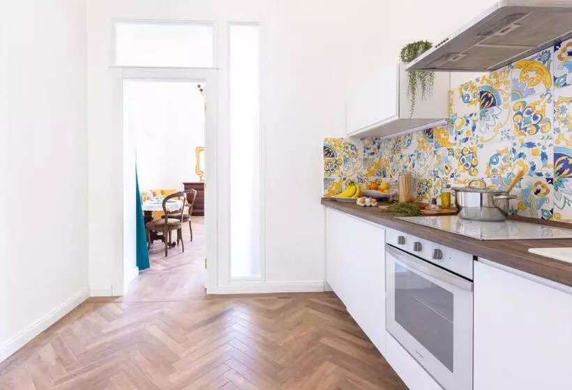 ベッドアンドブレックファースト Lux Aurea