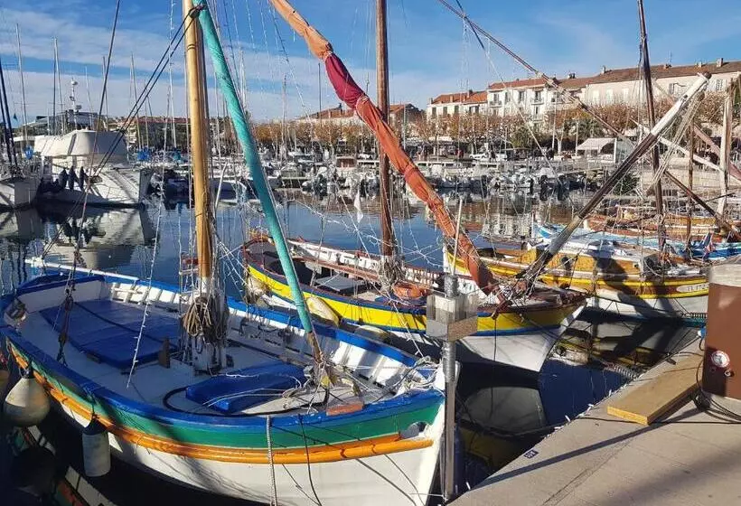 تختخواب و صبحانه Chambre D Hôtes De La Louve