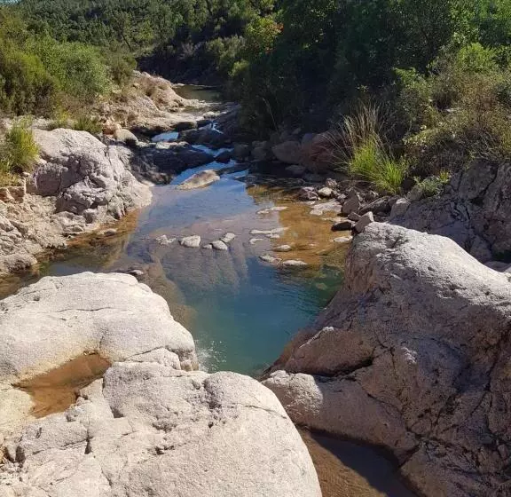 تختخواب و صبحانه Chambre D Hôtes De La Louve