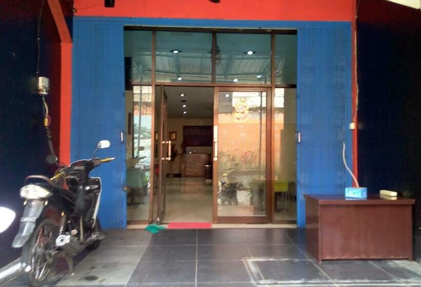 בית מלון כפרי Wisma Favorite Makassar