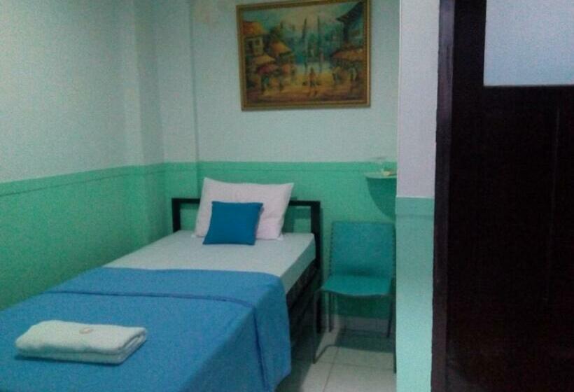 בית מלון כפרי Wisma Favorite Makassar