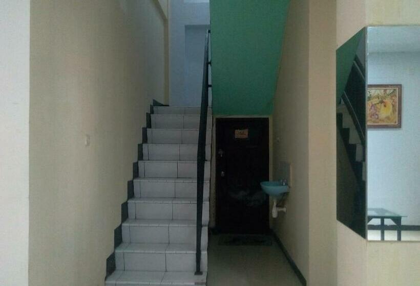 בית מלון כפרי Wisma Favorite Makassar