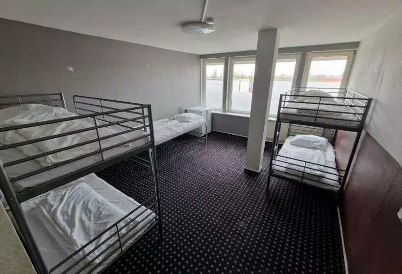 Isas Hostel