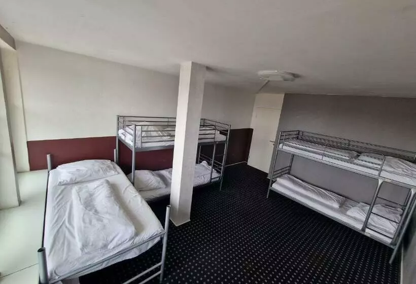 Isas Hostel