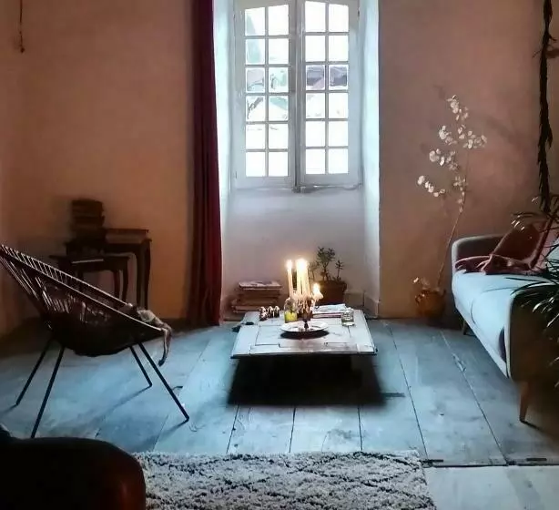 ペンション Abury, Tables Et Chambres , Randos Et Bien être à La Montagne