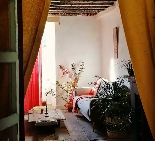 ペンション Abury, Tables Et Chambres , Randos Et Bien être à La Montagne