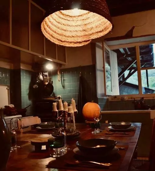 ペンション Abury, Tables Et Chambres , Randos Et Bien être à La Montagne
