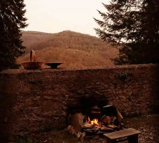 ペンション Abury, Tables Et Chambres , Randos Et Bien être à La Montagne