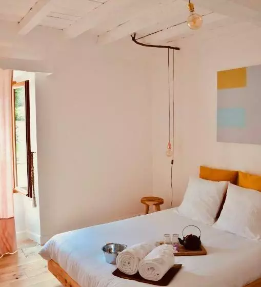 ペンション Abury, Tables Et Chambres , Randos Et Bien être à La Montagne