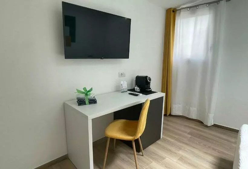 ペンション Admayora Guest House