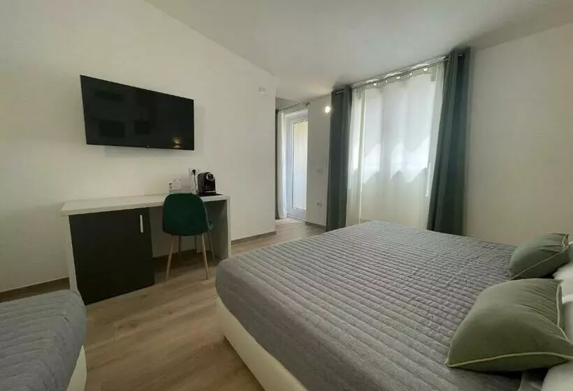 ペンション Admayora Guest House