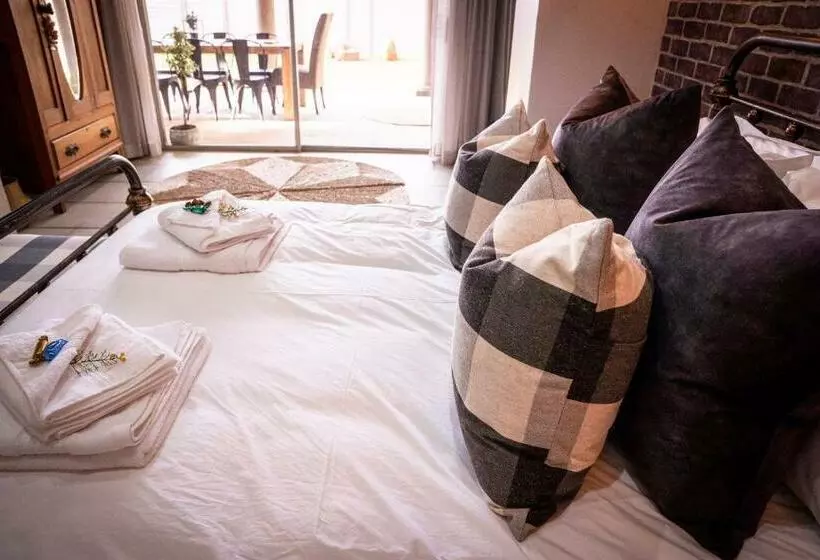 Majatalo @athens Guest Rooms