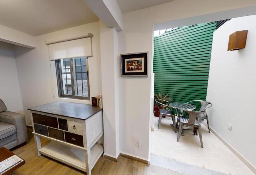 ホテル Tokio Suites