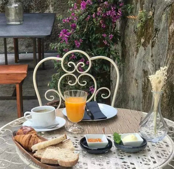 تختخواب و صبحانه Casa Antiga